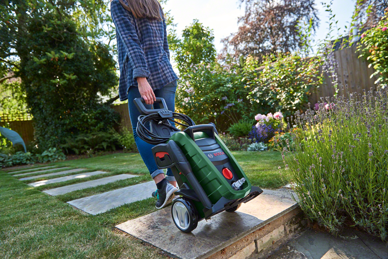 BOSCH UNIVERSAL AQUATAK 125 Basınçlı Yıkama Makinesi (0 600 8A7 A00)