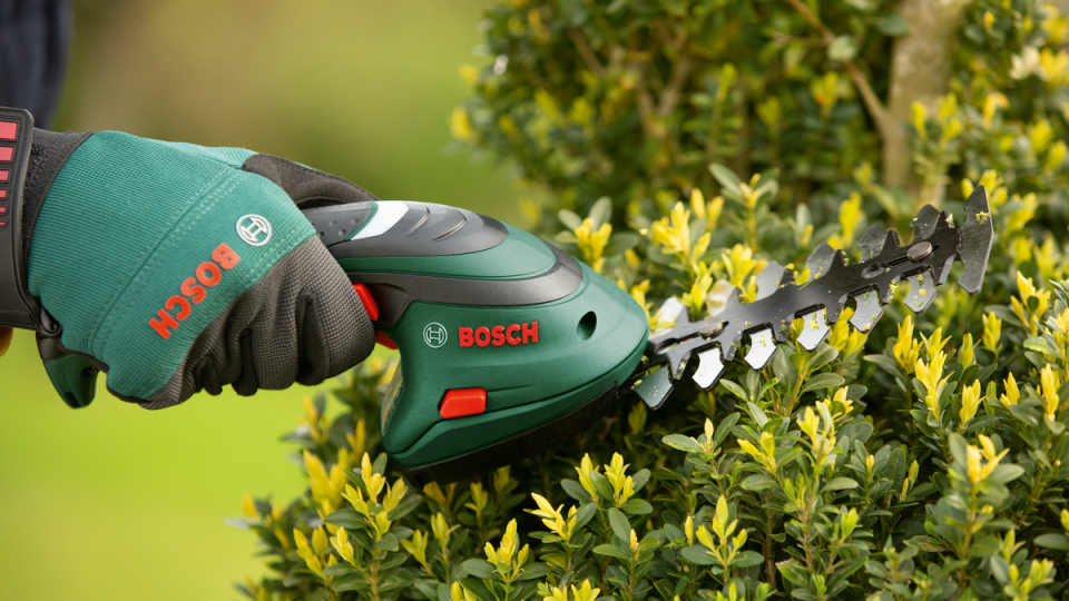 BOSCH ISIO III Akülü Çim + Topiari Makası (0 600 833 108)