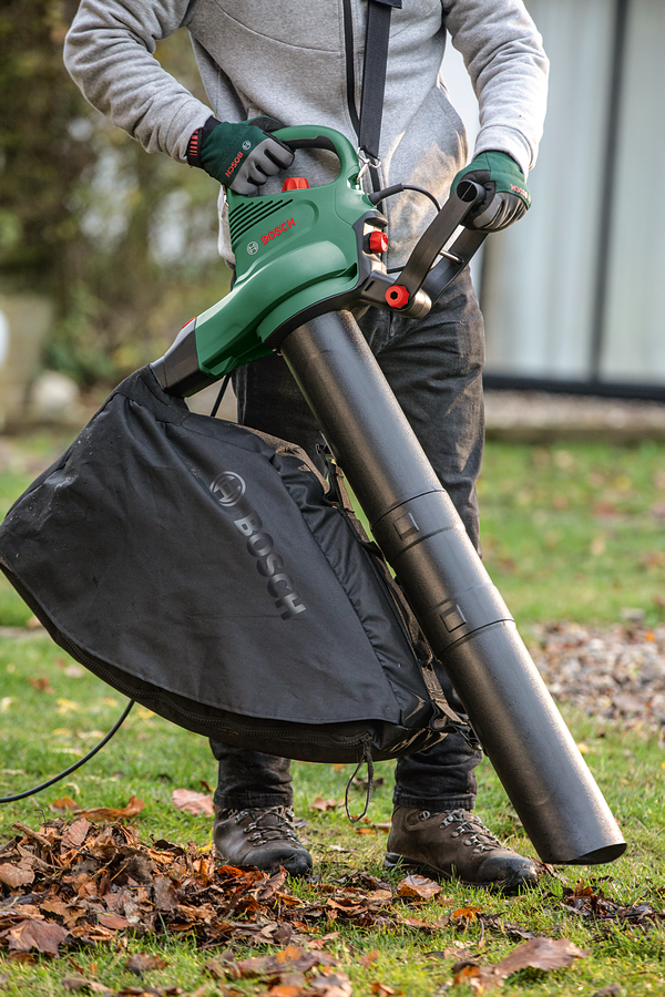 BOSCH UNIVERSAL GARDEN TIDY 3000 Yaprak Üfleme (0 600 8B1 001)