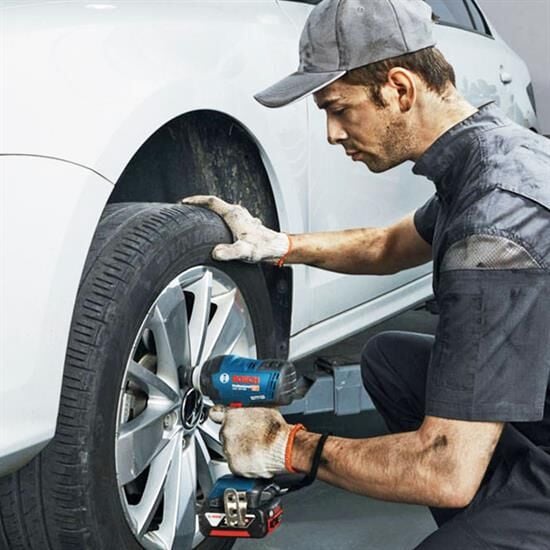 Bosch GDS 18V-400 + GSB 18V-50 Darbeli Somun Sıkma + Vidalama 18V 2 Ah Ve 5Ah - 06019K0003