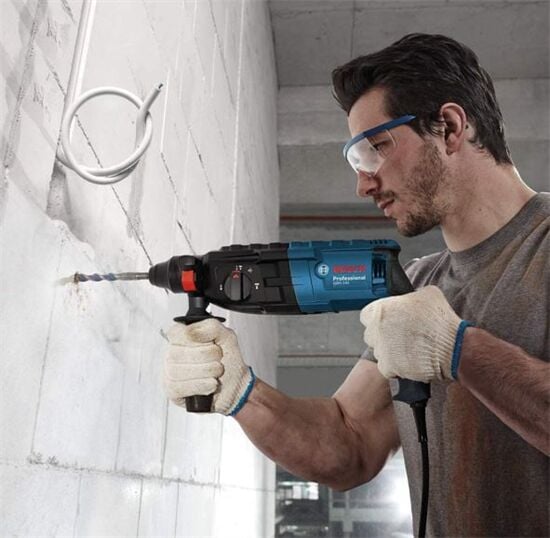 Bosch Professional GSB 183 Tek Akülü 2 Ah Darbeli Matkap Şarjlı  + GBH 240 Kırıcı Delici + V-Line 103 Parça Aksesuar Seti