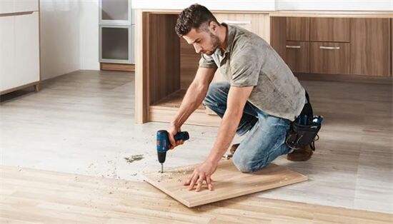 Bosch Professional GSR 120-LI  2 Ah Çift Akülü Vidalama Makinası Ve GLI 12V-300 Lamba + Bosch Sırt Çantası