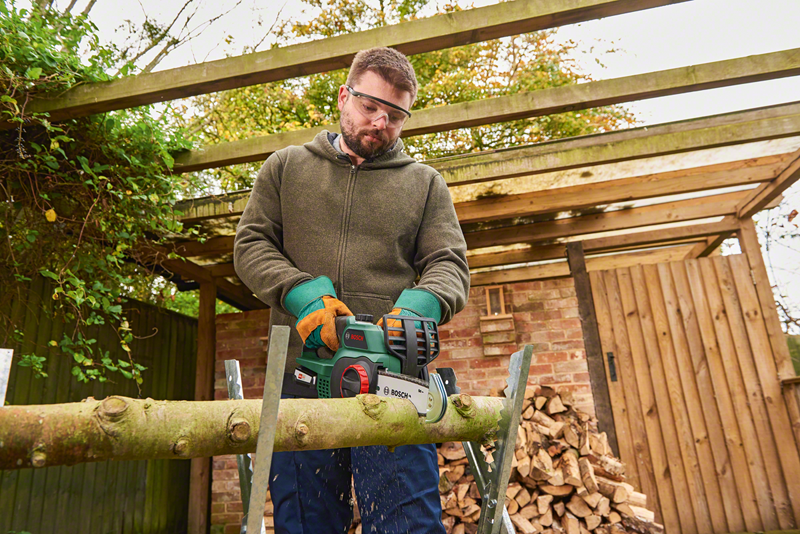 Bosch UniversalChain 18 Akülü Zincirli Ağaç Kesme Makinesi